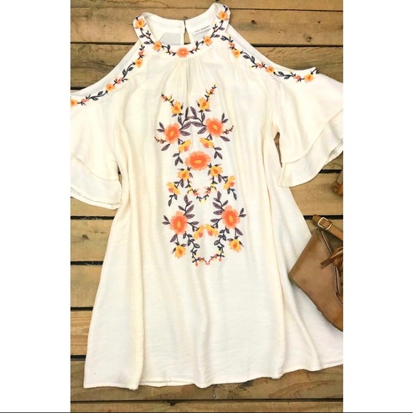 Off shoulder cream dress - Picture 5 of 6